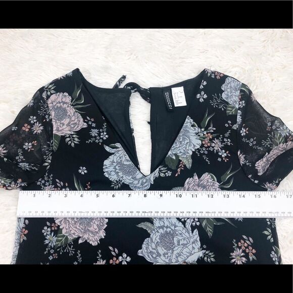 H&M Divided Black Floral 3/4 Sleeve Sheer Shift Dress Ruffle Edge Size 2 - Picture 4 of 7